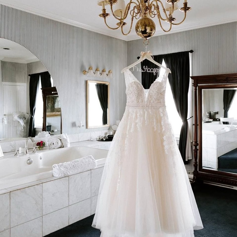 Elegant White Wedding Dress